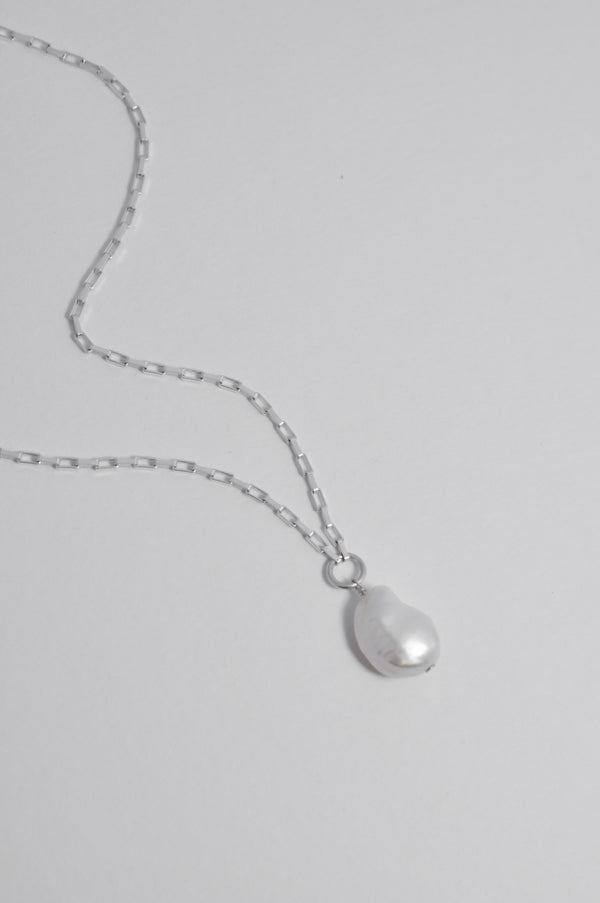 PEARL TEAR I necklace
