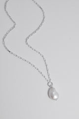 PEARL TEAR I necklace